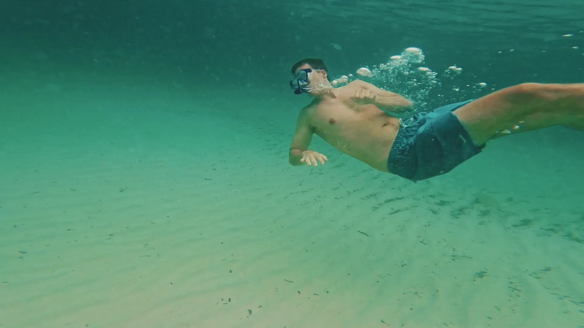 Still 6 from Menorca | 2023